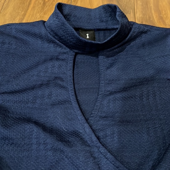 Blue top with key hole and open sides - Picture 4 of 5